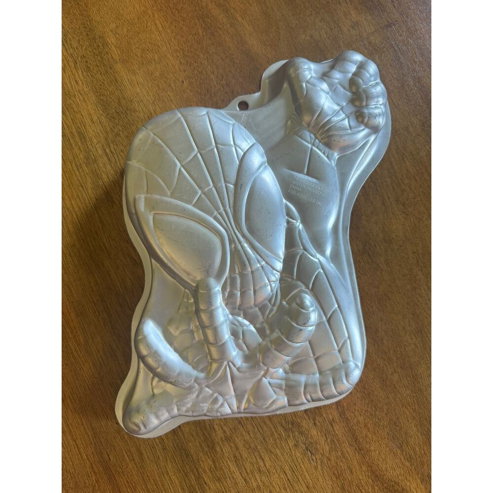 Vintage 2004 Wilton Marvel Spider-Man Aluminum Character Cake Pan